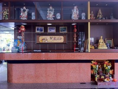 ホテル チュドチャダ パレス ハートヤイ エクステリア 写真